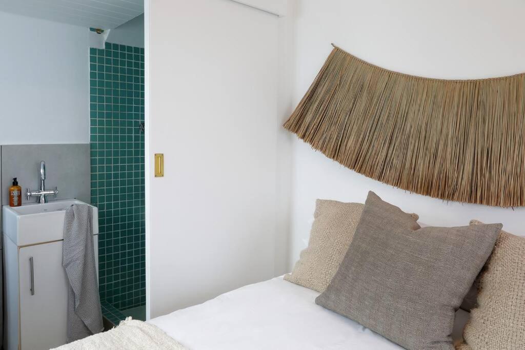 Quaint To Rent - Number 4706 Cape Town